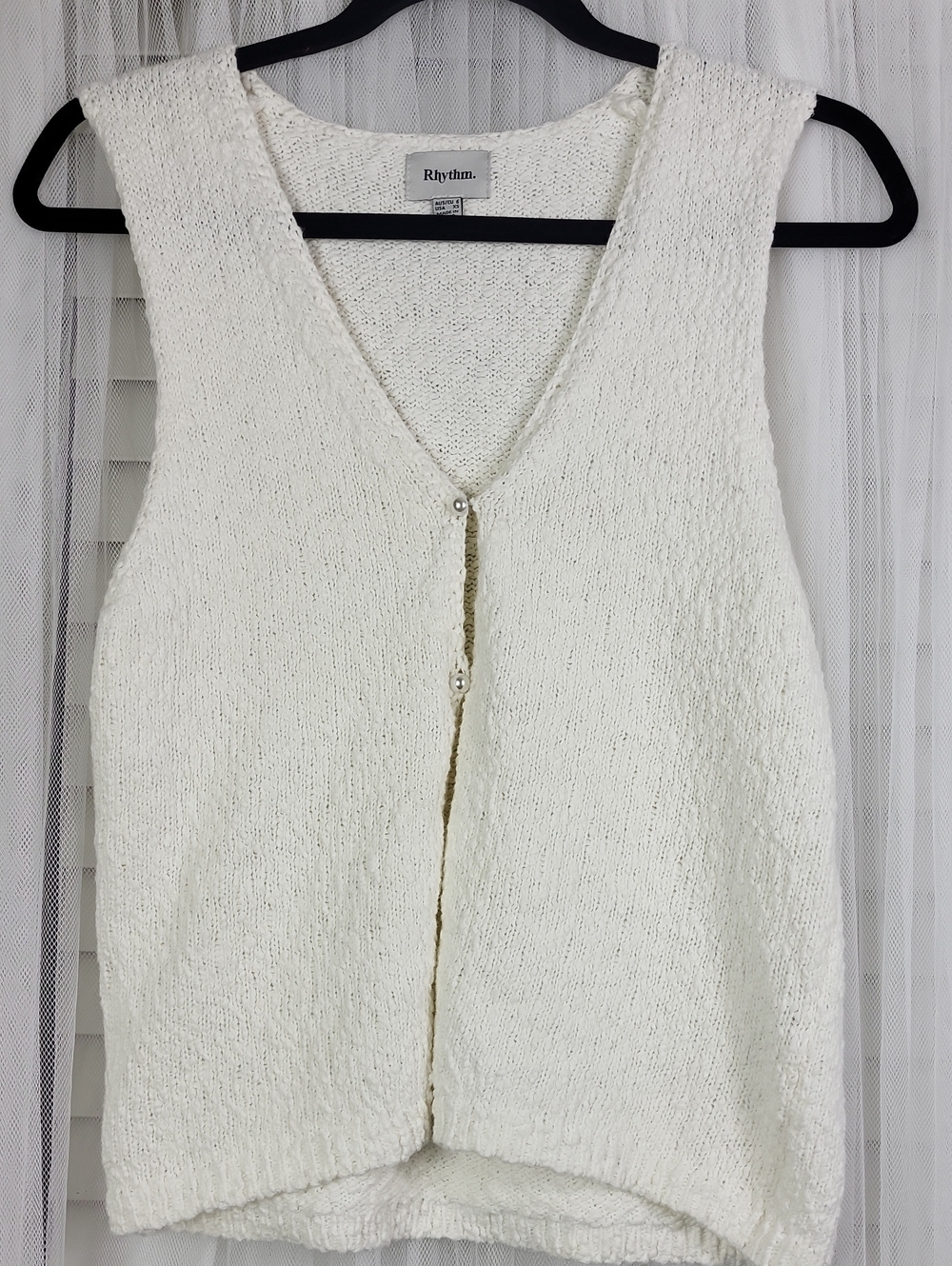 Rhythm. Cream Textured V-Neck Tank with Center Closure. Size XS